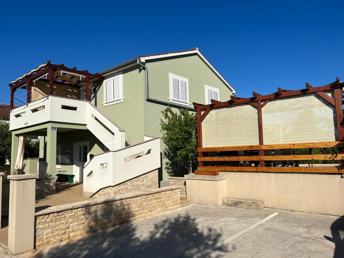Apartmani Nina I Niko Ugljan Exterior foto