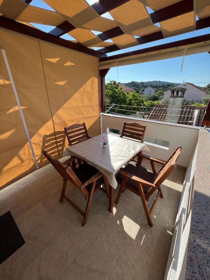 Apartmani Nina I Niko Ugljan Exterior foto