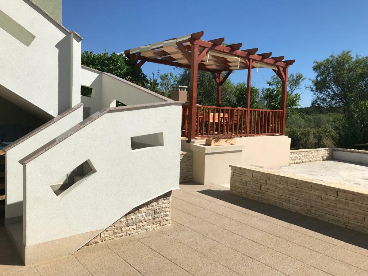 Apartmani Nina I Niko Ugljan Exterior foto